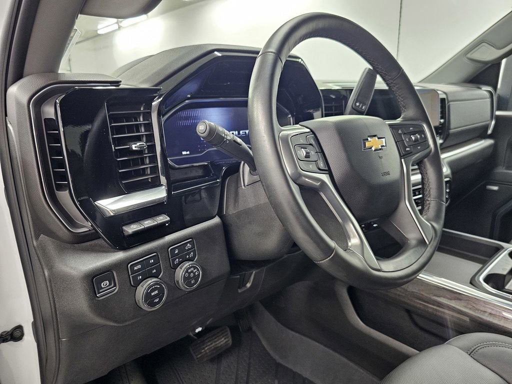 2025 Chevrolet Silverado 3500 HD LTZ