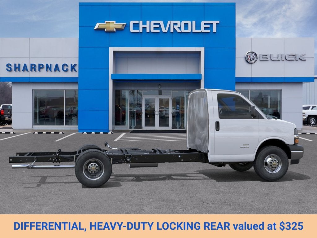 2025 Chevrolet Express Cutaway 3500 1WT