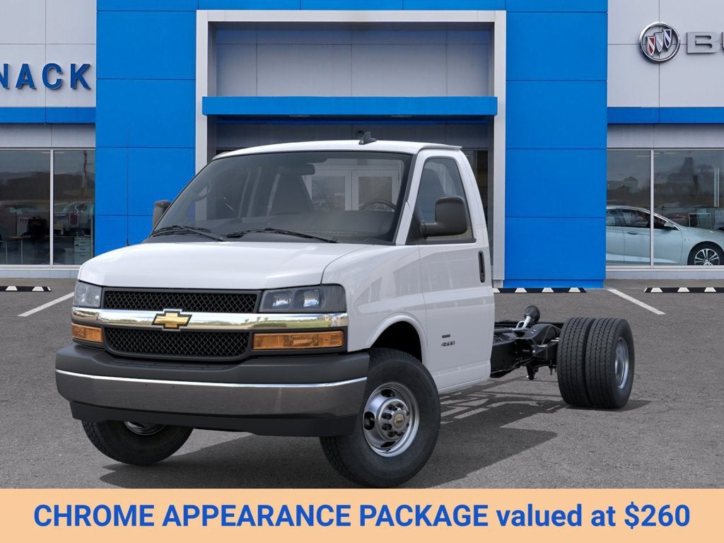 2025 Chevrolet Express Cutaway 3500 1WT