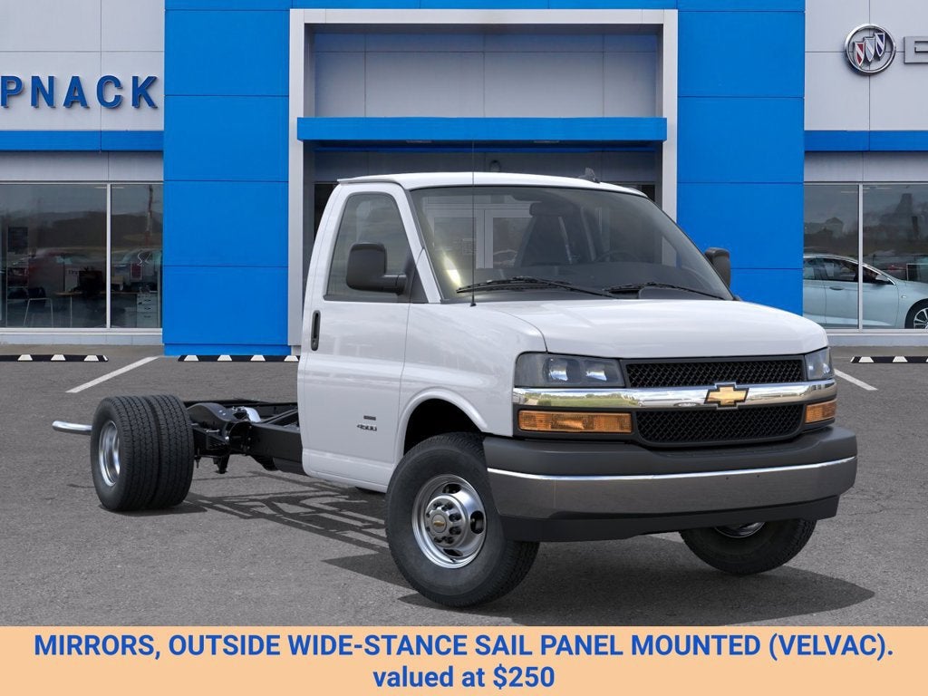 2025 Chevrolet Express Cutaway 3500 1WT