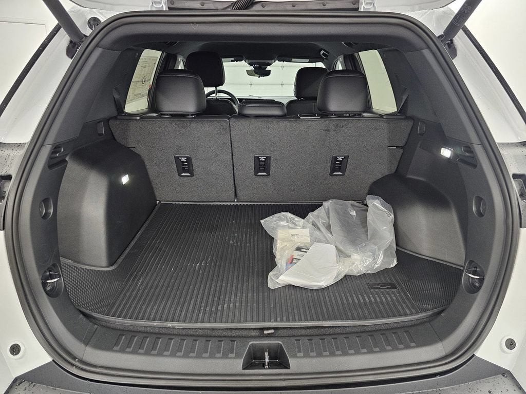 2027 Chevrolet Equinox LT - Photo 28
