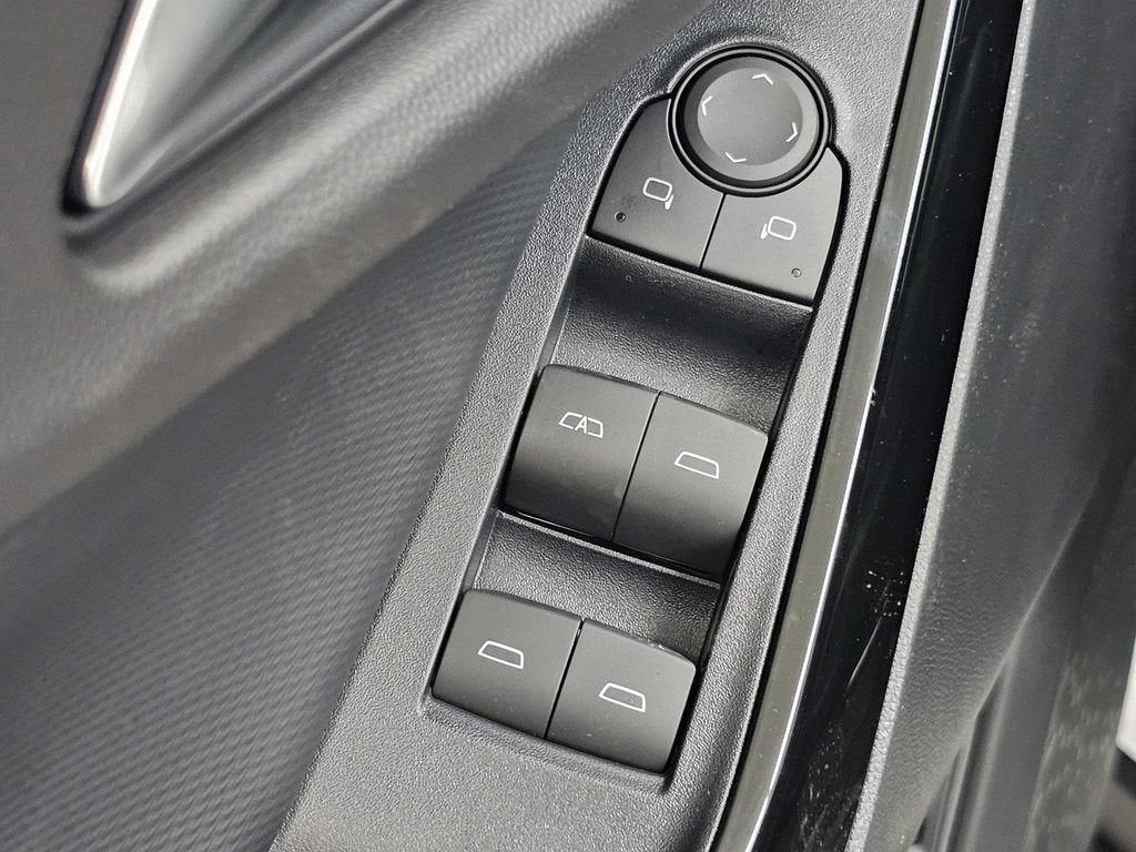 2027 Chevrolet Equinox LT - Photo 31