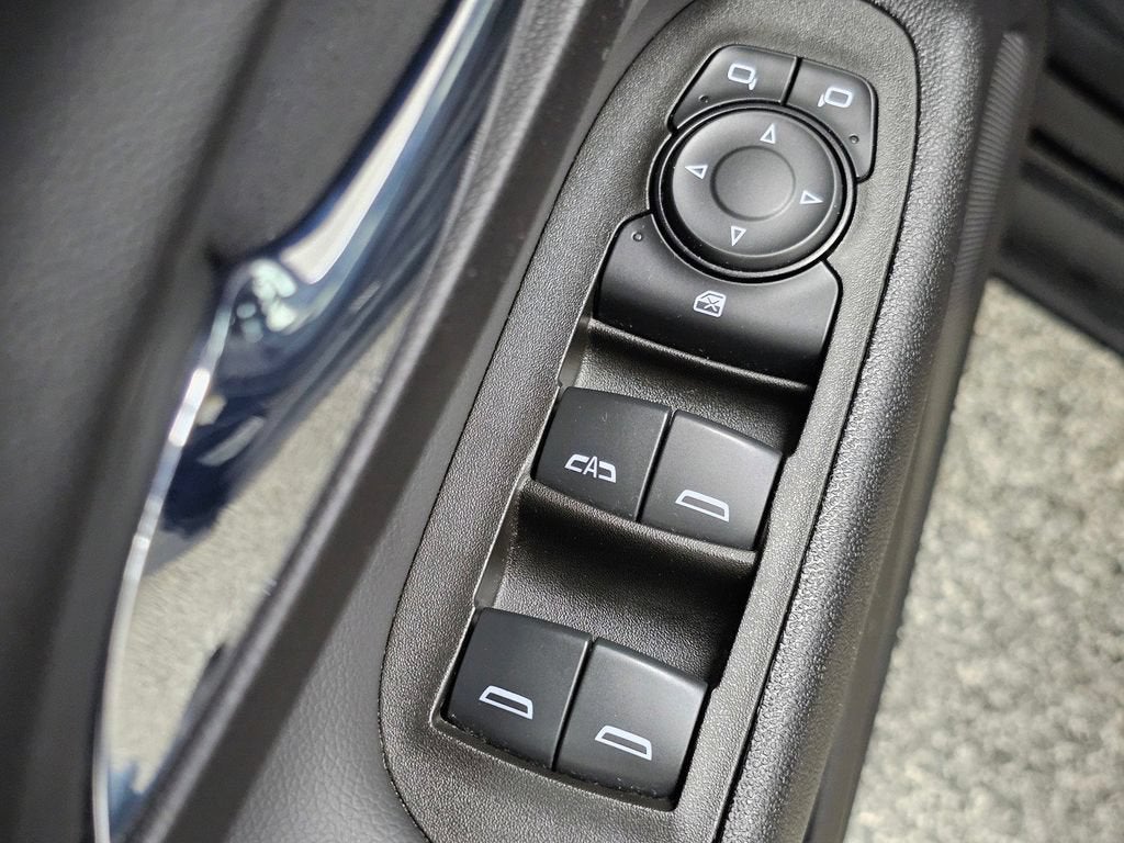 2024 Chevrolet Equinox LT - Photo 30