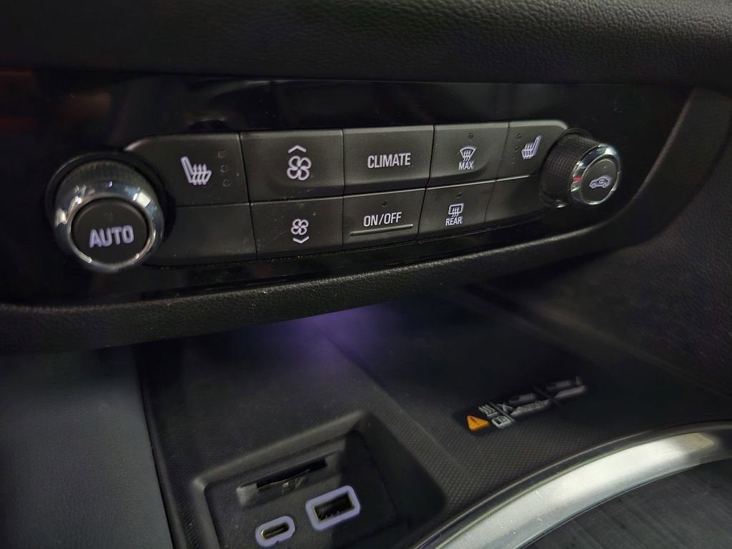 2022 Buick Enclave Essence